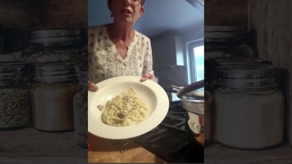 We’re kicking off our #lifehacks series with an easy Carbonara reci…