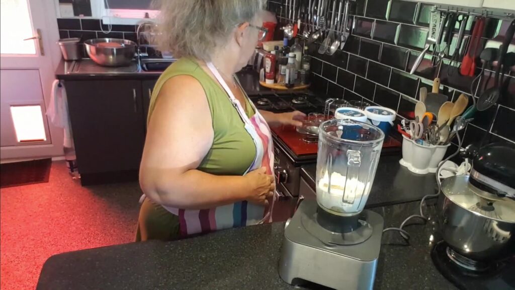 Most people have heard of banana bread as a way of using up old ban…
