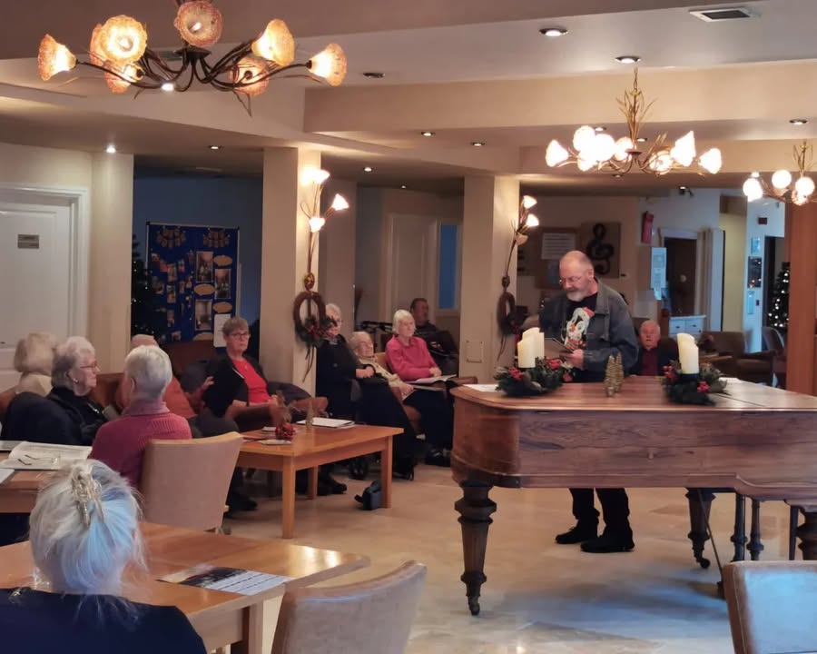 We had a wonderful time yesterday at Willow Court.