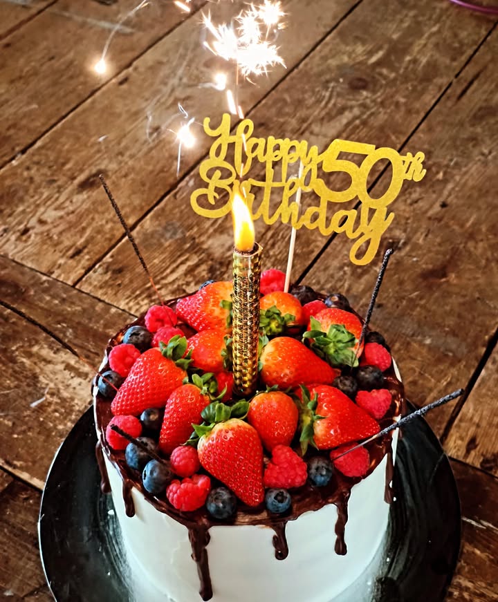 Celebrations started early🤗🙂🎂🎈🎉🎁 – Thank you @purpleelephantcakessw…